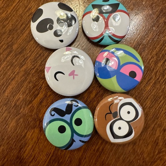Colorful Cartoon Character Button Set - Picture 5 of 9